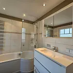 Luv&lee, Haus Nr 20 *